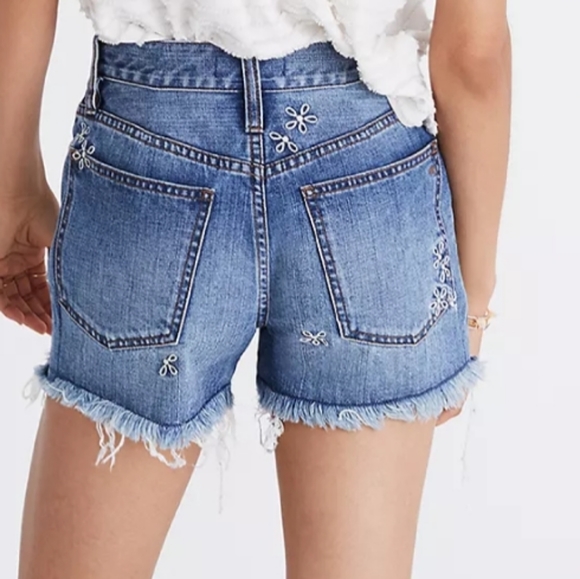 Madewell The Perfect Jean Short: Daisy Embroidered - Picture 4 of 4